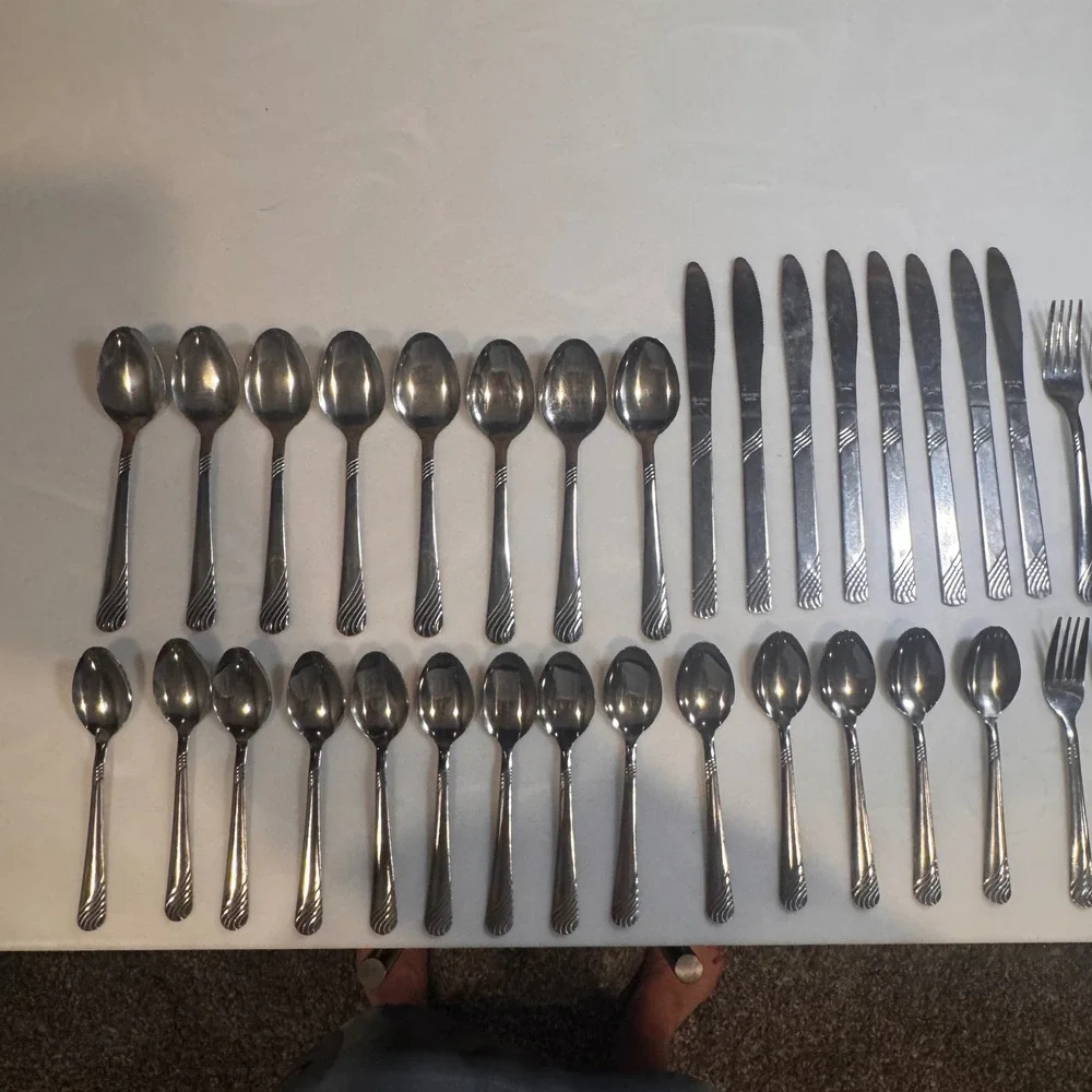 Mainstays Swirl Stainless Flatware Silverware Set‎ Service for 8 Silverware 40pc